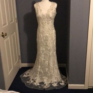 Allure Bridals Ivory wedding dress. EUC